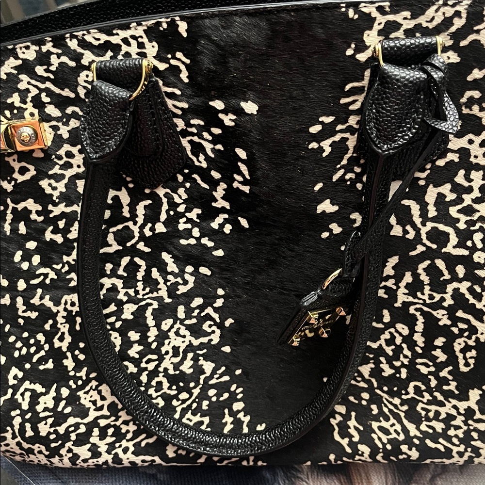 Beautiful, leopard print tote/satchel bag. In excellent condition barely worn - Picture 7 of 7